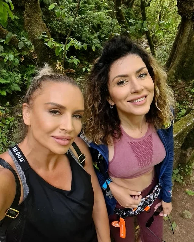 Carmen și Adina sunt prietene de peste 25 de ani