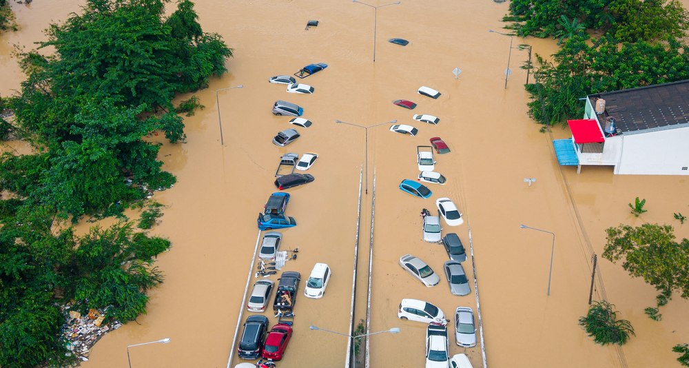 Asia de Sud-Est, lovită de ploi extreme: peste 300 de morți în Thailanda şi Indonezia