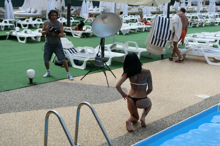 Fetele de la Click! Models au luat cu asalt priscina
