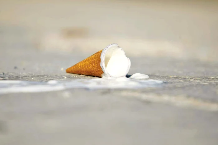 Pe asfalt. Betonul încins a dat gata îngheţata în şapte minute