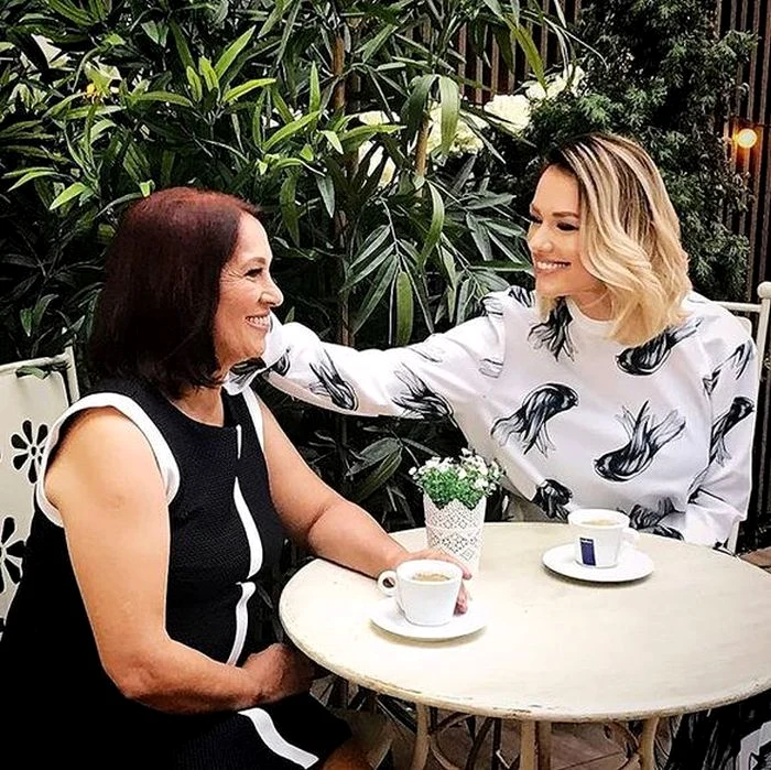 1feli si mama ei jpg jpeg