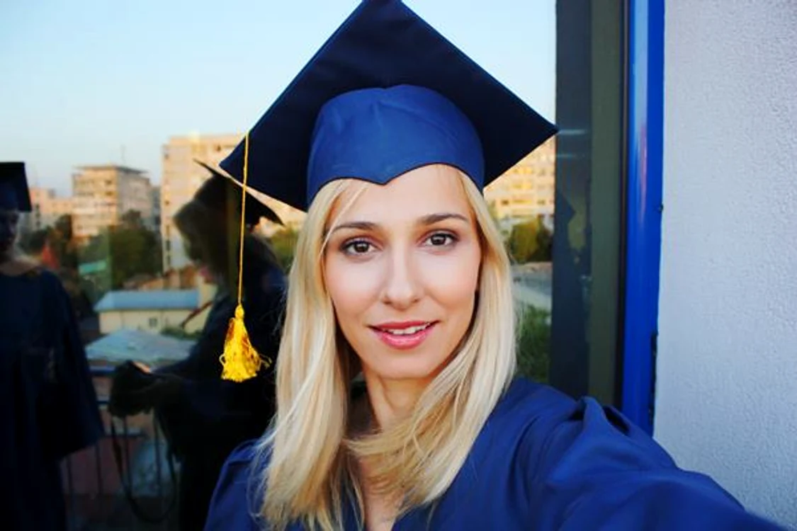 
    Dana Rogoz  