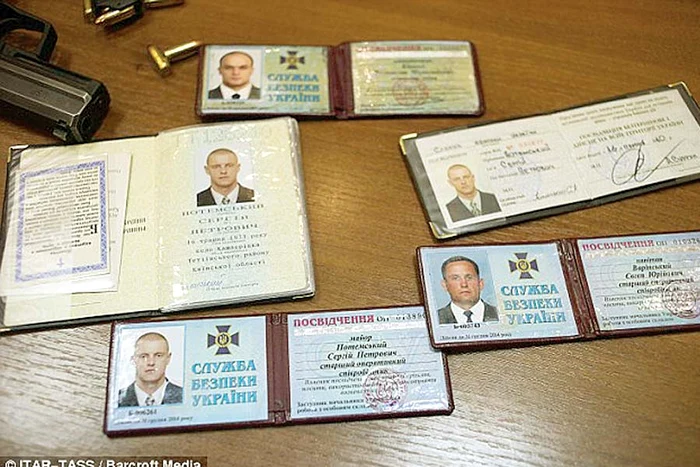 Imaginile şocante cu cei trei prizonieri dezbrăcaţi şi legaţi  au făcut înconjurul lumii (Fotografii: Reuters)