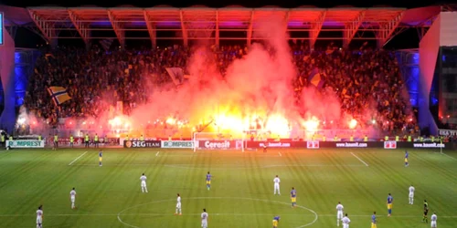 Show-ul pirotehnic de la meciul Petrolul - Rapid. Foto fcpetrolul.ro