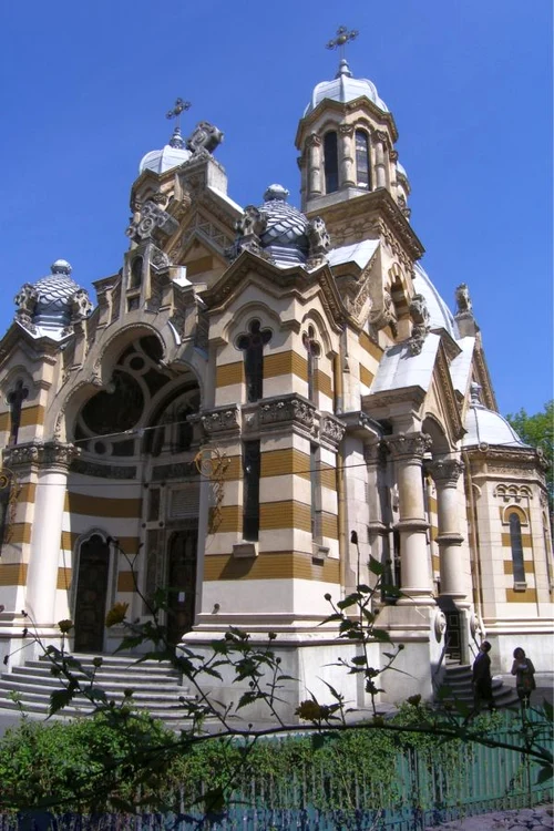 Biserica Amzei din Bucureşti: (arhiva Click!)