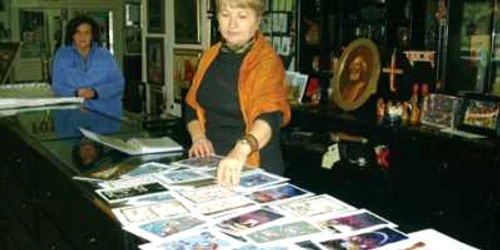 Silvia Laslău vinde cel mult 30 de felicitări