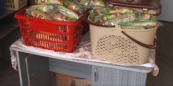 Elevii din peste 700 de unităţi de învăţământ au primit deja pacheţelele cu corn şi lapte