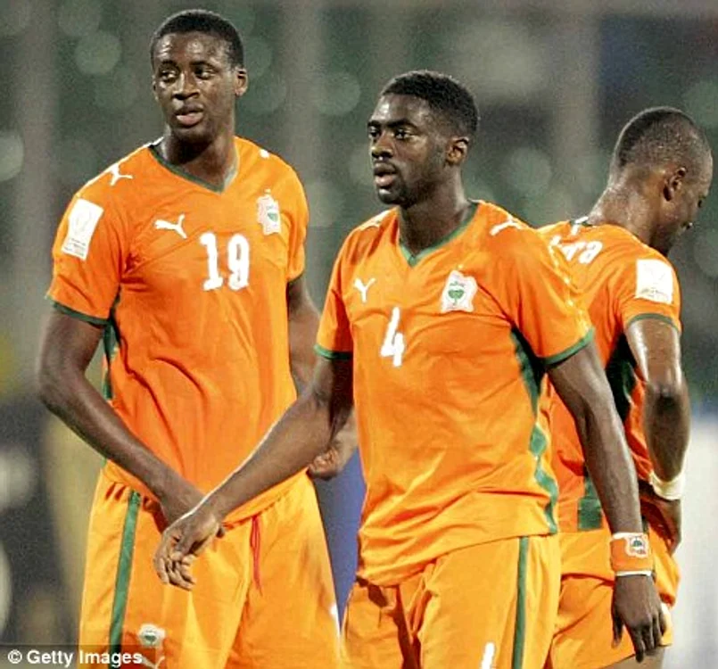 
    Kolo şi Yaya Toure  