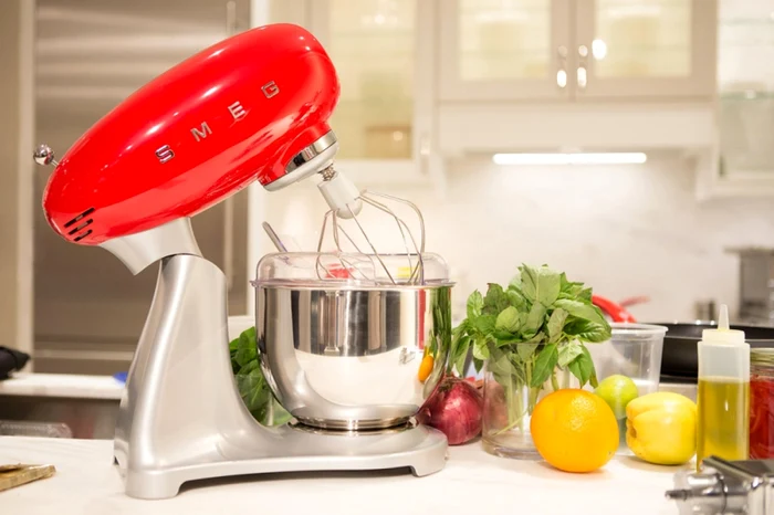 Mixer cu bol SMEG Sursă foto PentruAcasa com