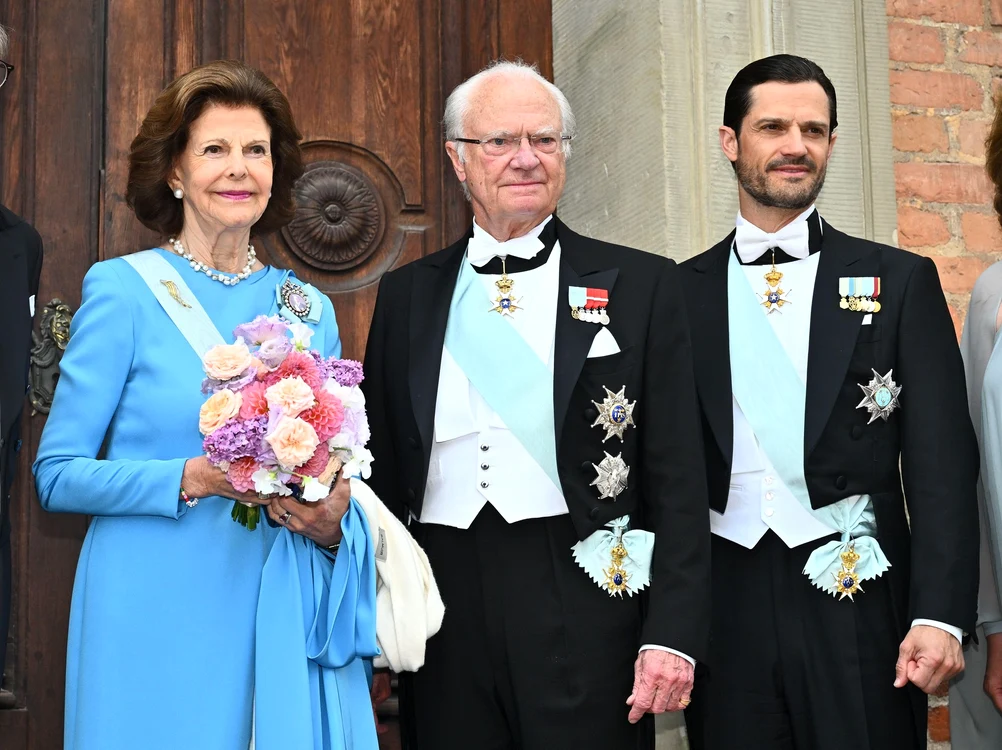 Prințul Carl Philip cu părinții săi, regii Suediei profimedia 1107998992 jpg