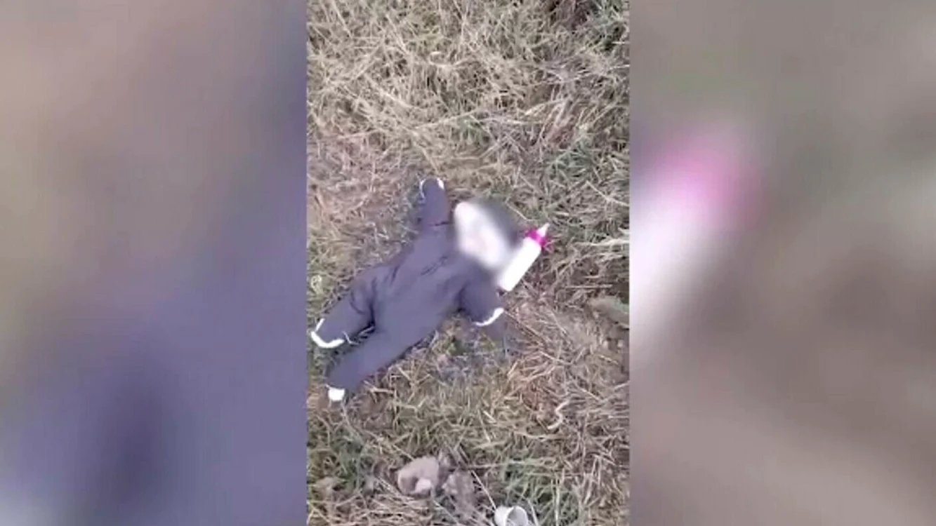 Fetița avea doar câteva săptămânu când a fost abandonată FOTO: captura video