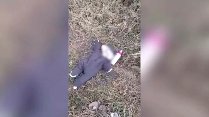 Fetița avea doar câteva săptămânu când a fost abandonată FOTO: captura video