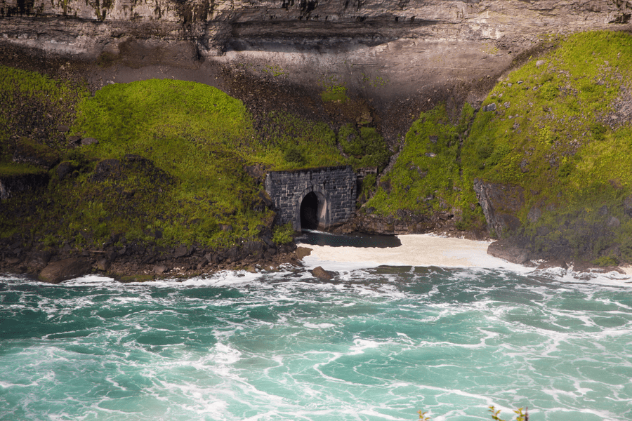 Tunelul misterios de sub cascada Niagara. Atrage numeroși turiști din toată lumea