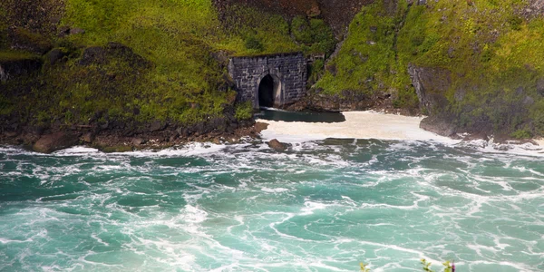 Tunel sub Cascada Niagara FOTO Shutterstock 