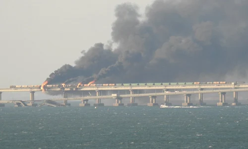 Incendiu Pod Crimeea, Ucraina, Strâmtoarea Kerci, 8 octombrie 2022 Sursa Facebook / Euromaidan