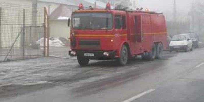 Pompierii au intervenit imediat pentru a potoli flăcările, foto Dorin Udrea