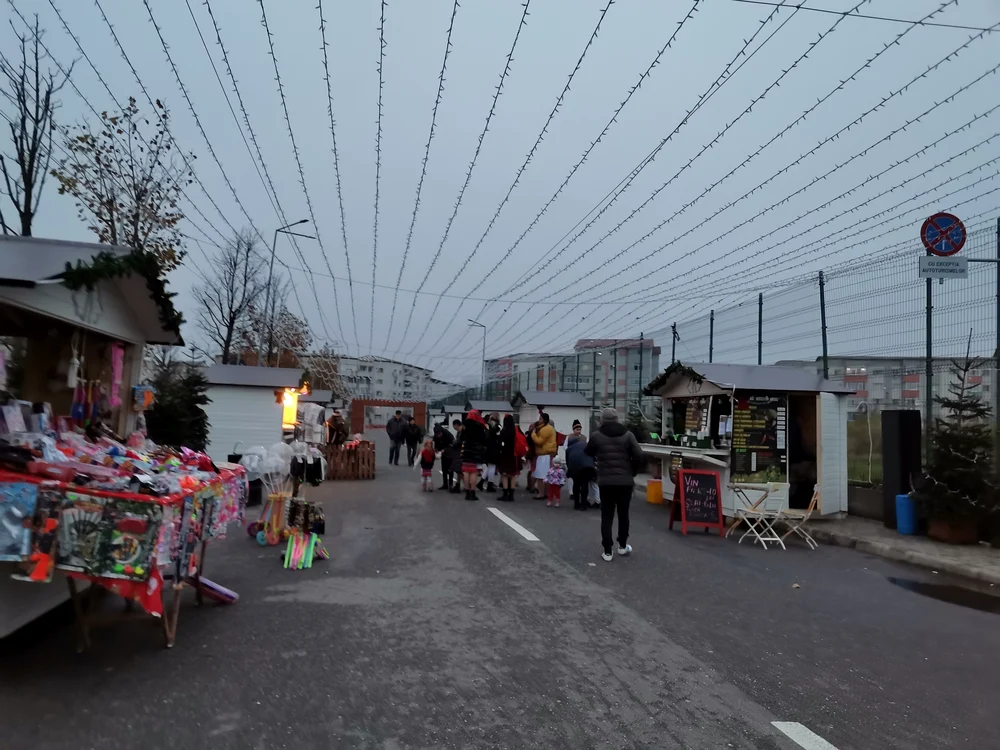 Deși nu vor mai fi concerte, comercianții vor putea închiria căsuțe pe Aleea Eroilor FOTO: arhiva