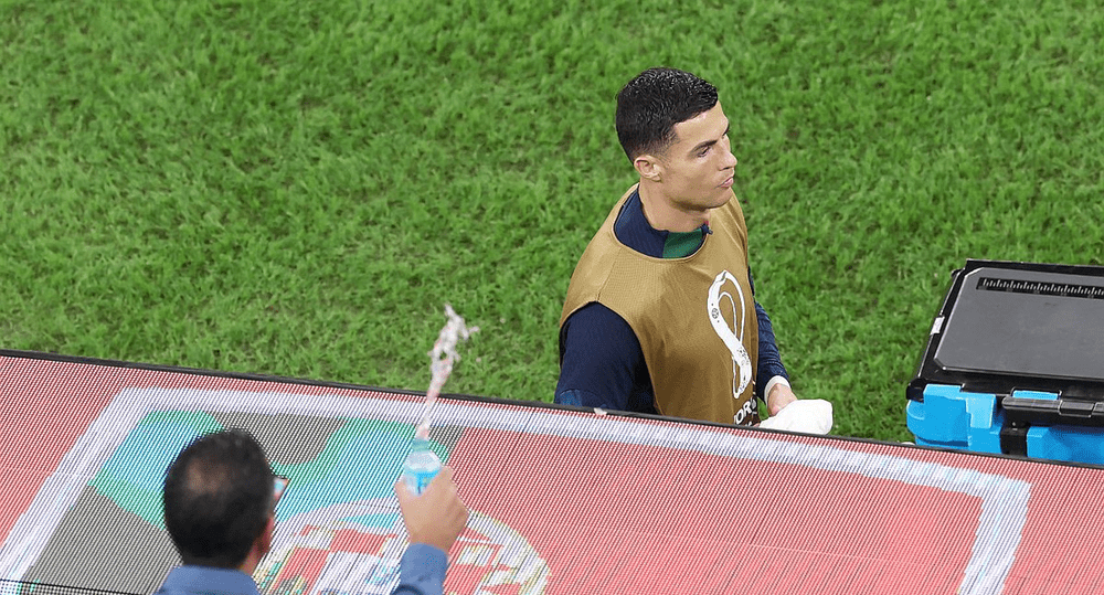 Cristiano Ronaldo, atacat de un spectator! Ce a pățit suporterul care l-a stropit pe portughez VIDEO