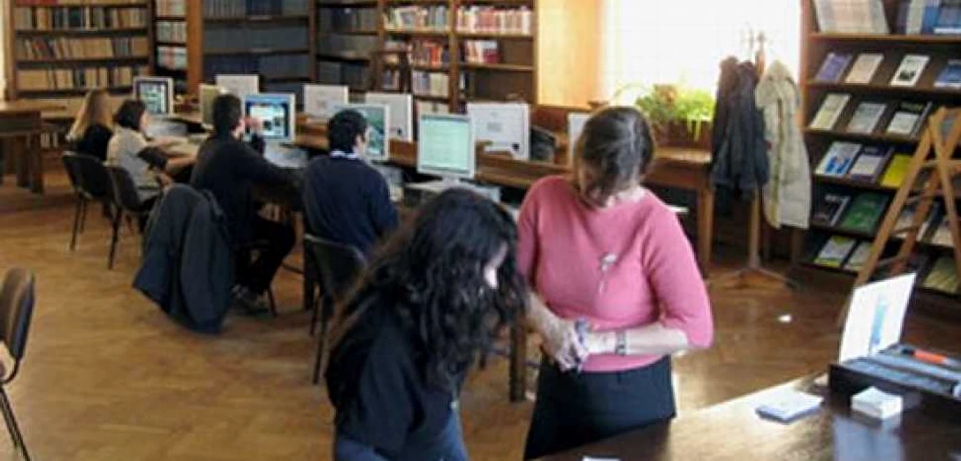 Hunedorenii pot achiziţiona cărţi de la standurile Bibliotecii Judeţene din Deva