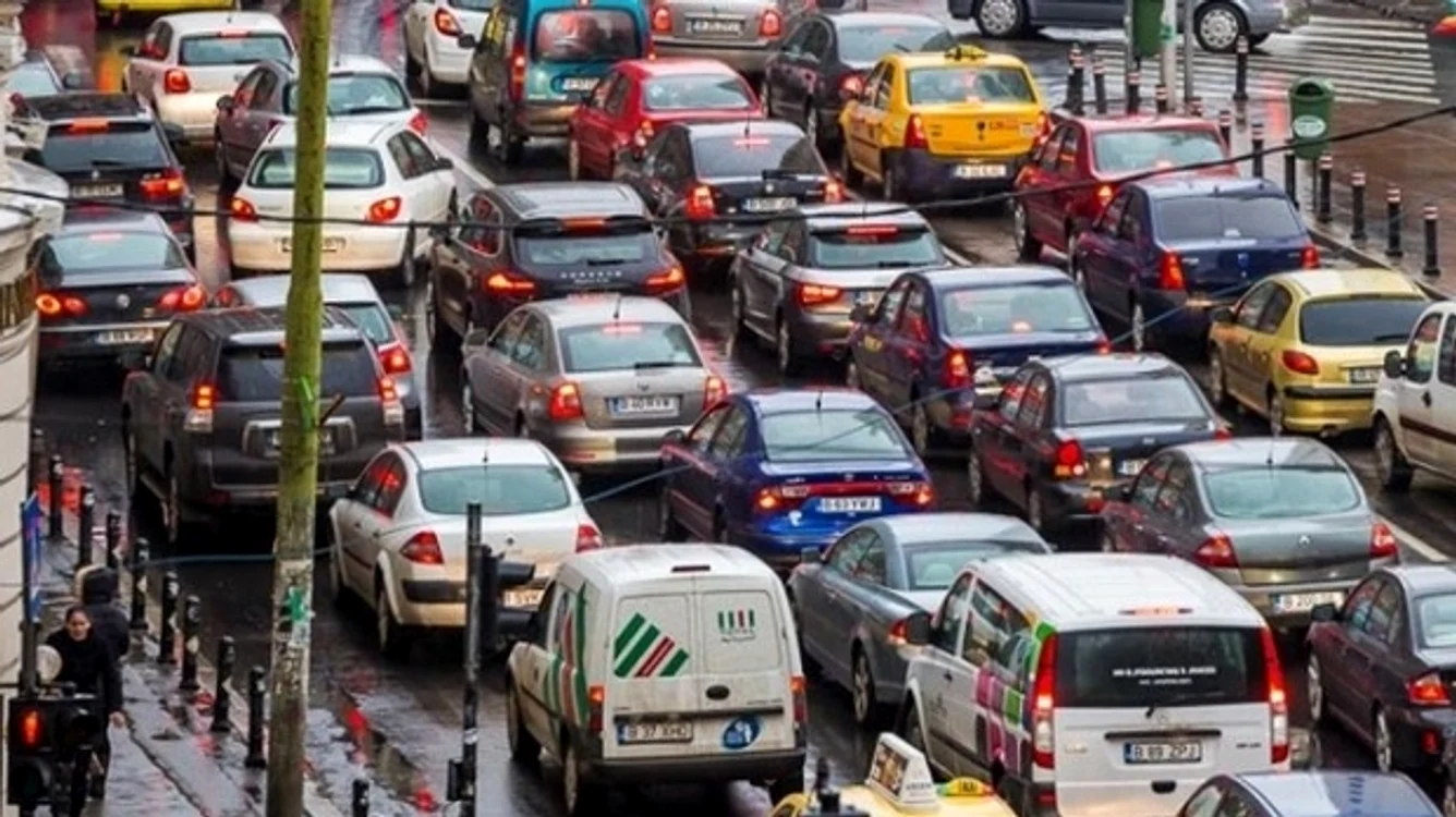 
    Când semafoarele nu funcționează, intersecțiile sunt blocate  