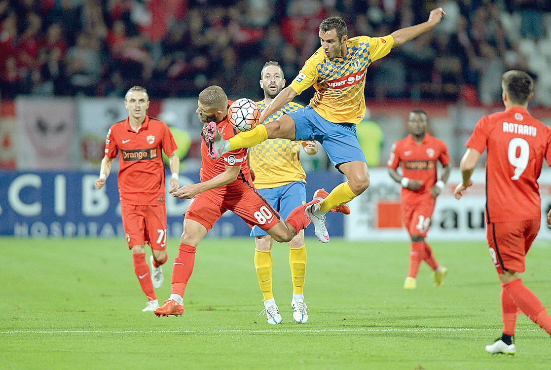 
    Petrolul ocupă  ultimul loc în  clasamentul Ligii 1 Foto: sportpictures.eu   