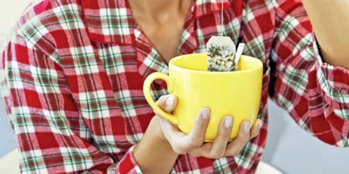 Evită să bei într-o zi mai mult de una-două ceşti de ceai care conţine teină   