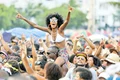 Mii de turişti se strâng la  spectacolele de pe plaja Ipanema jpeg