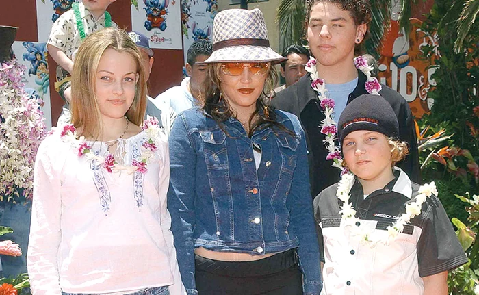 Lisa Marie Presley nu a fost cea mai bună mamă pentru cei doi copii Ben şi Riley