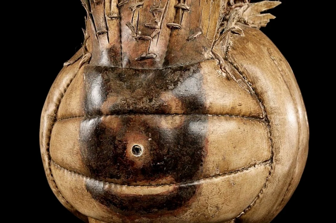 Mingea de volei botezată „Wilson” de Tom Hanks în filmul „Naufragiatul”