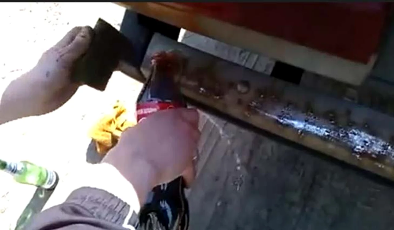
    Petele de rugină ies cu Cola  