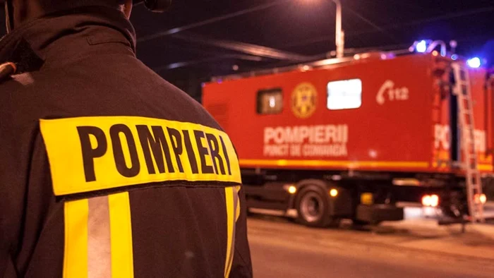Pompierii intervin la incendiu FOTO: Adevărul
