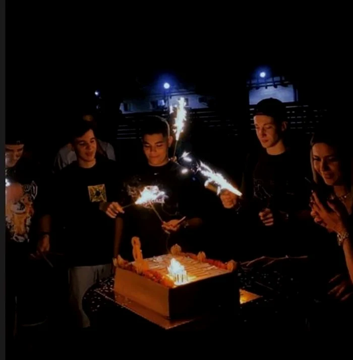 
    Alessia Năstase și prietenii ei au petrecut în curtea caseifoto: arhiva personală/Instagram  