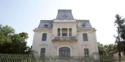 Casa Puiu Pleşia, fostul sediu al Curţii de Conturi, a fost abandonată. Foto:arhivă