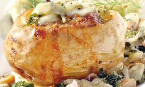 Nicoleta Matea este  actriţă de meserie, dar  s a înscris la “MasteChef”  pentru că e pasionată  de gătit (FOTO: PRO TV) jpeg