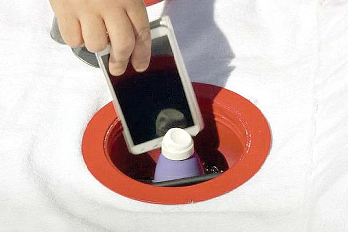 Nimeni nu ştie  ce se ascunde  sub prosopul  de plajă