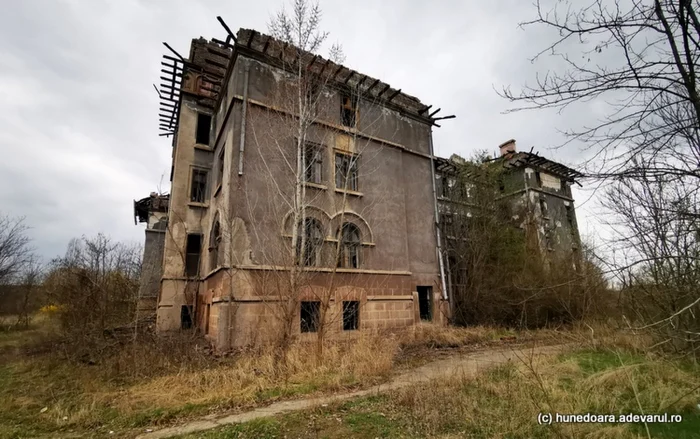 cladirea istorica fosta scoala de ucenici din hunedoara foto daniel guta adevarul