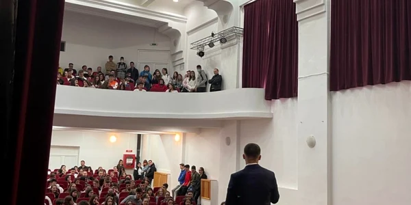 Proiectul „Citeşte şi dăruieşte”. FOTO