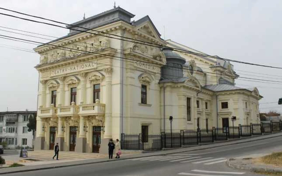 Teatrul Naţional din Caracal, inaugurat în anul 1901, a fost reabilitat complet în 2009  (Foto: Mugurel Manea)