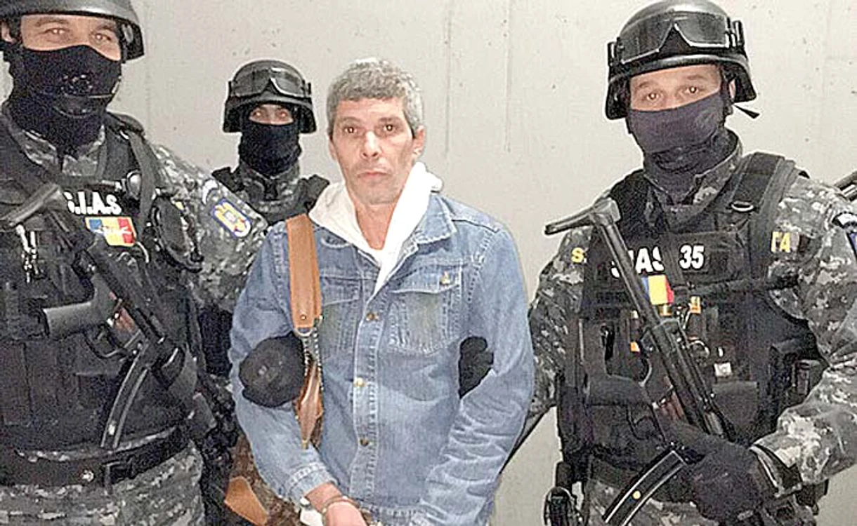 
    Vasile Miron, criminalul lui Alexandru, este un  ecidivist periculos care, în 2003, a ucis și tranșat o fată de 17 ani  