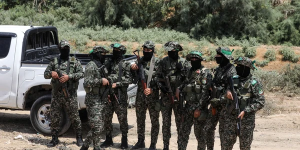 Membri mascați ai Brigăzilor al-Qassam, aripa militară a Hamas FOTO Profimedia
