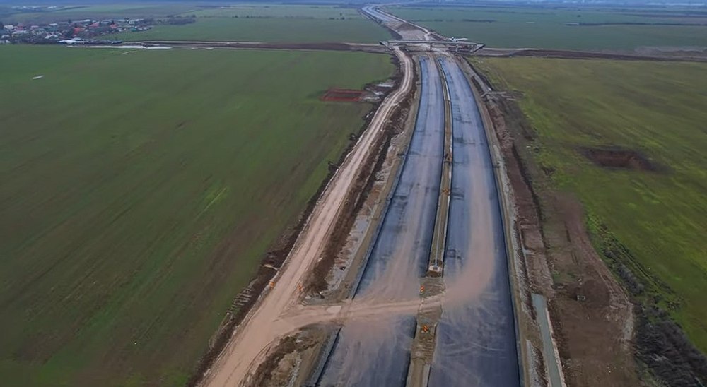 Chinezii se mișcă rapid pe Autostrada Bucureștiului A0: asfalt turnat, pasaje aproape finalizate și stadiu fizic peste 77%, surprins de noile imagini