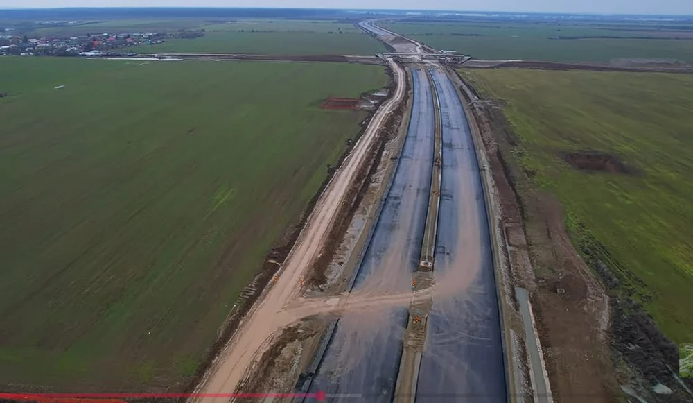 Chinezii se mișcă rapid pe Autostrada Bucureștiului A0: asfalt turnat, pasaje aproape finalizate și stadiu fizic peste 77%, surprins de noile imagini
