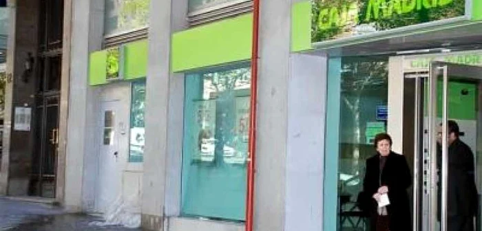 Jaf armat la o bancă din Madrid – suma furată, 10 euro