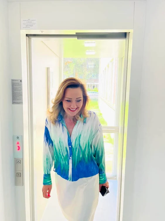 Primărița Elena Lasconi, în liftul realizat din sponsorizări FOTO Primăria Câmpulung Muscel