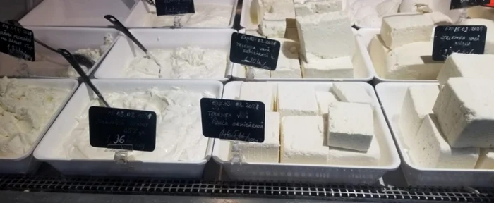 Etichetele postate de o publicaţie vâlceană dintr-un magazin alimentar incomplete în absenţa datei de expirare a mărfii sau indescrifrabile Foto Timpul de Vâlcea