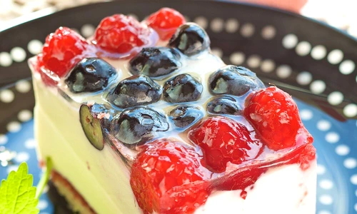 prajitura cu crema de branza si fructe de padure jpeg
