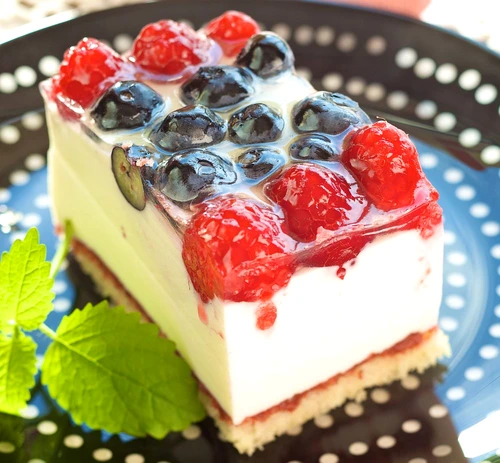 prajitura cu crema de branza si fructe de padure jpeg