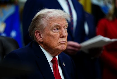 Trump în biroul de la Casa Albă FOTO EPA EFE jpg