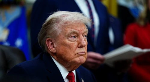 Trump în biroul de la Casa Albă FOTO EPA EFE jpg