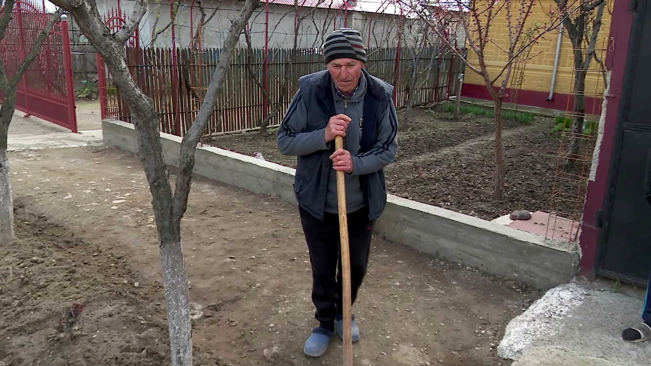 Domnul Gheorghe are 73 de ani. FOTO I. Bunilă